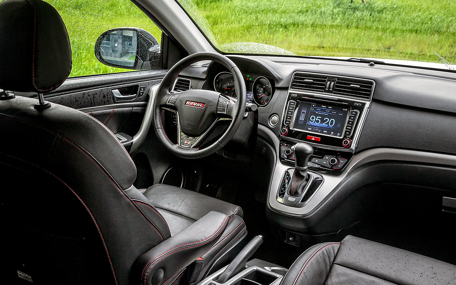 /img/cars/1637051156-interior_haval_H6_1.jpg