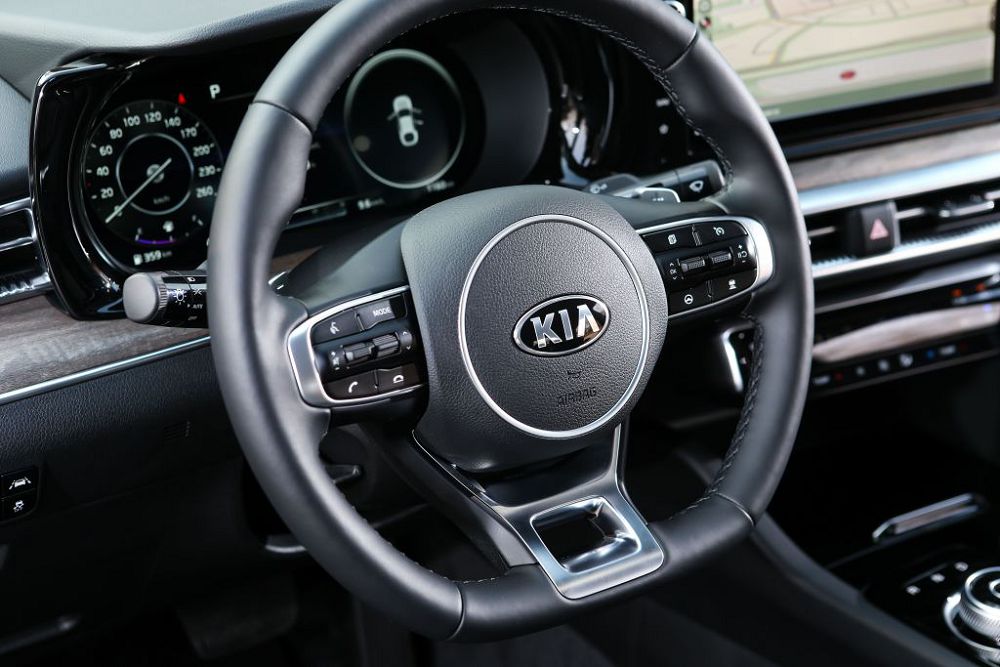 /img/cars/1637051647-interior_kia_K5_2.jpg