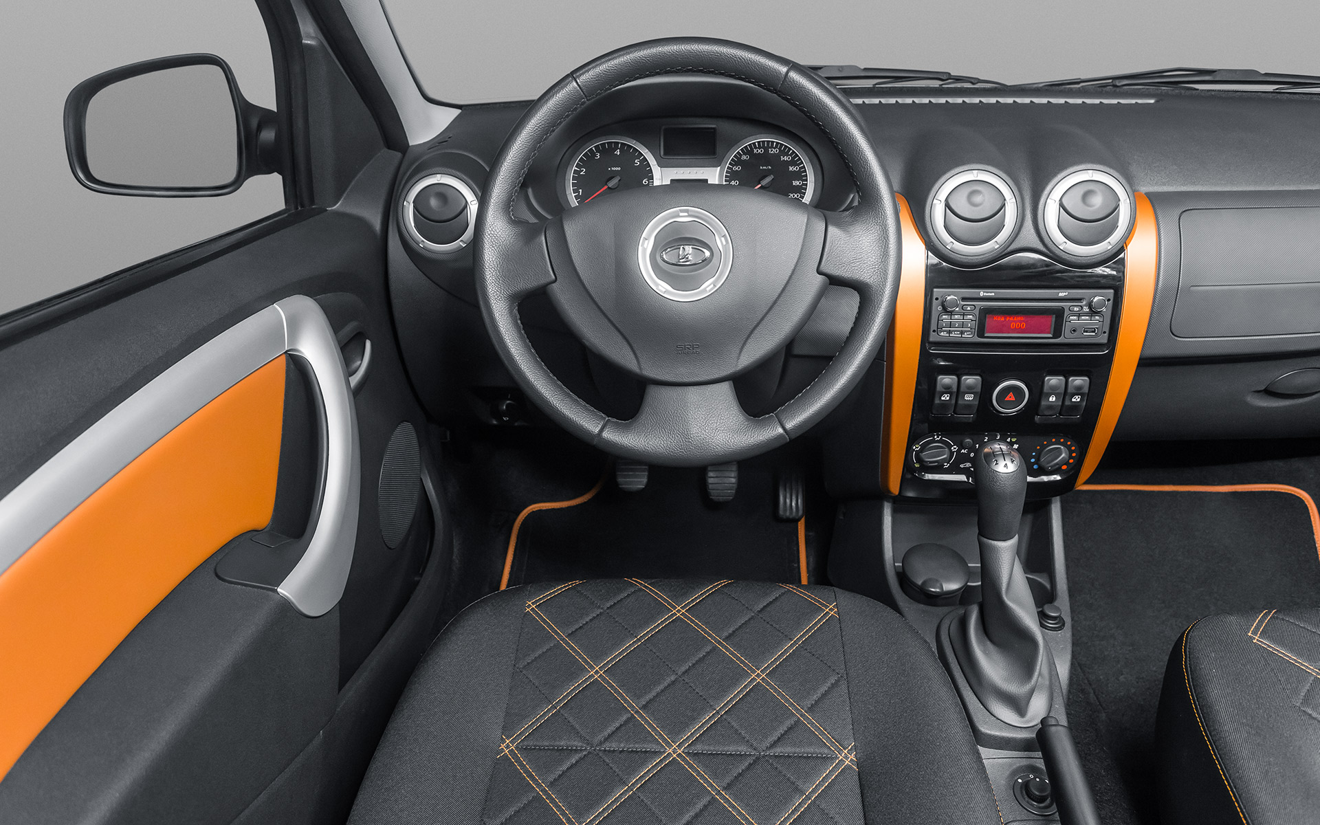 /img/cars/1637052161-interior_lada_Largus_Cross_2.jpg