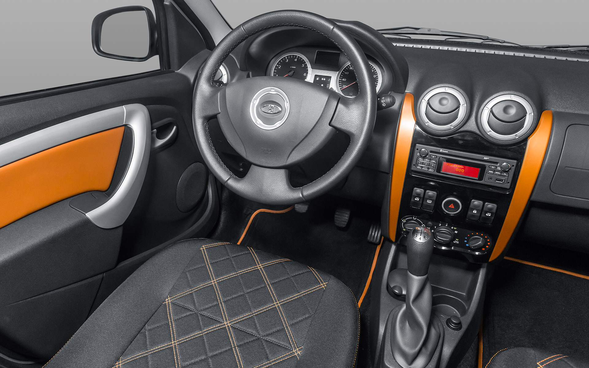 /img/cars/1637052161-interior_lada_Largus_Cross_3.jpg
