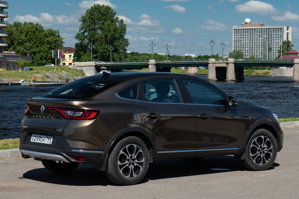 /img/cars/1637052910-exterior_renault_Arkana_15.jpg