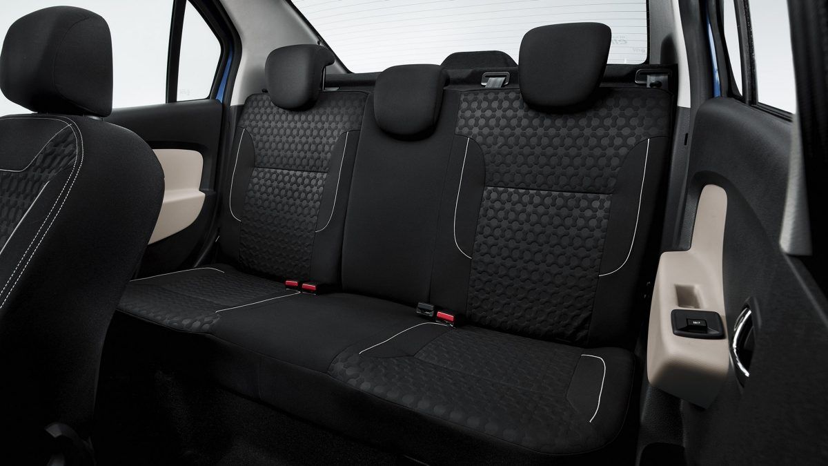 /img/cars/1637052974-interior_renault_Logan_New_8.jpeg