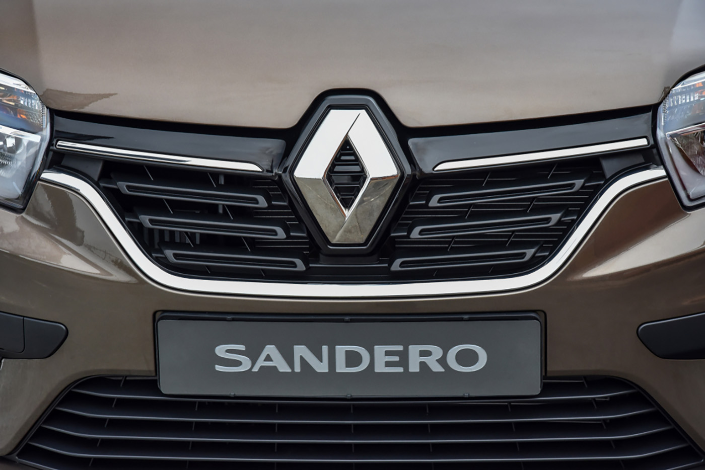 /img/cars/1637053027-exterior_renault_Sandero_3.jpg